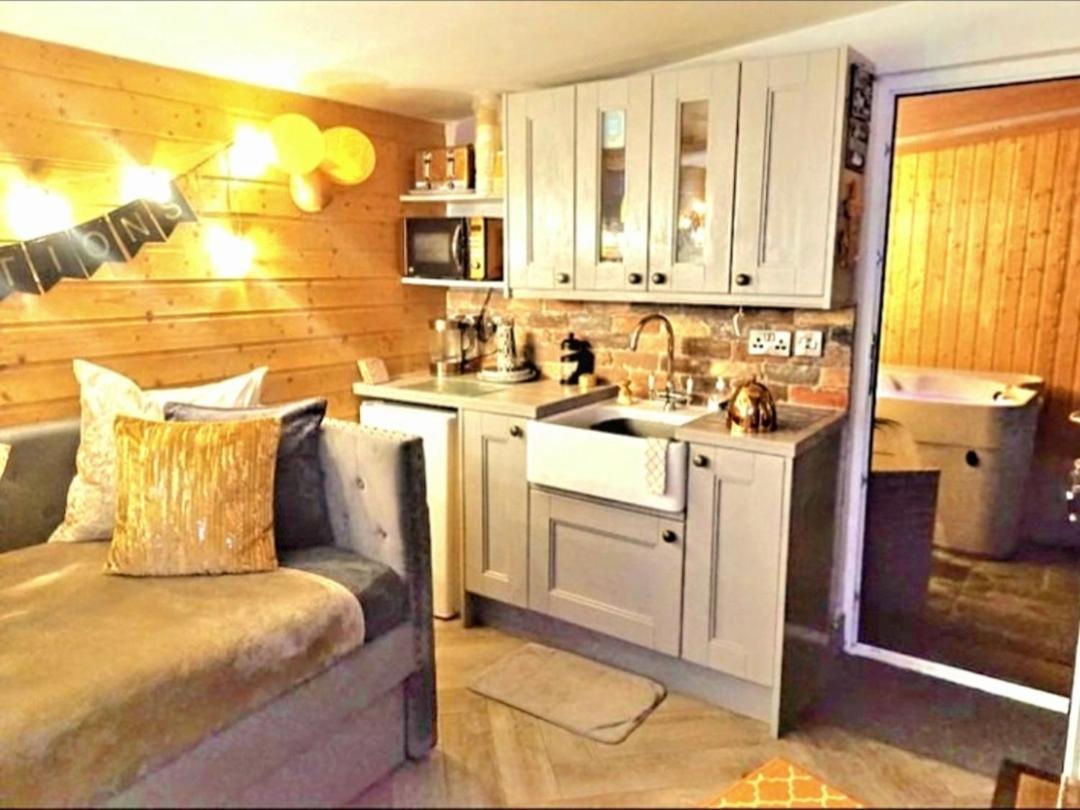 Therapy Lodge *